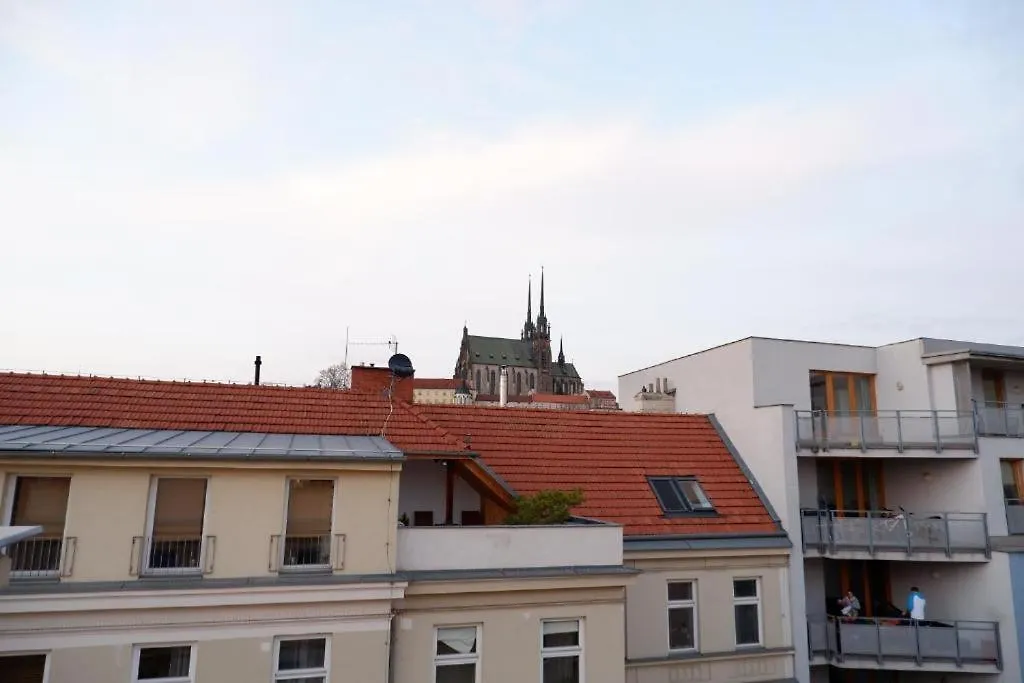V Centru Mesta S Vyhledem Na Petra, A Parkovani Brno Czechy